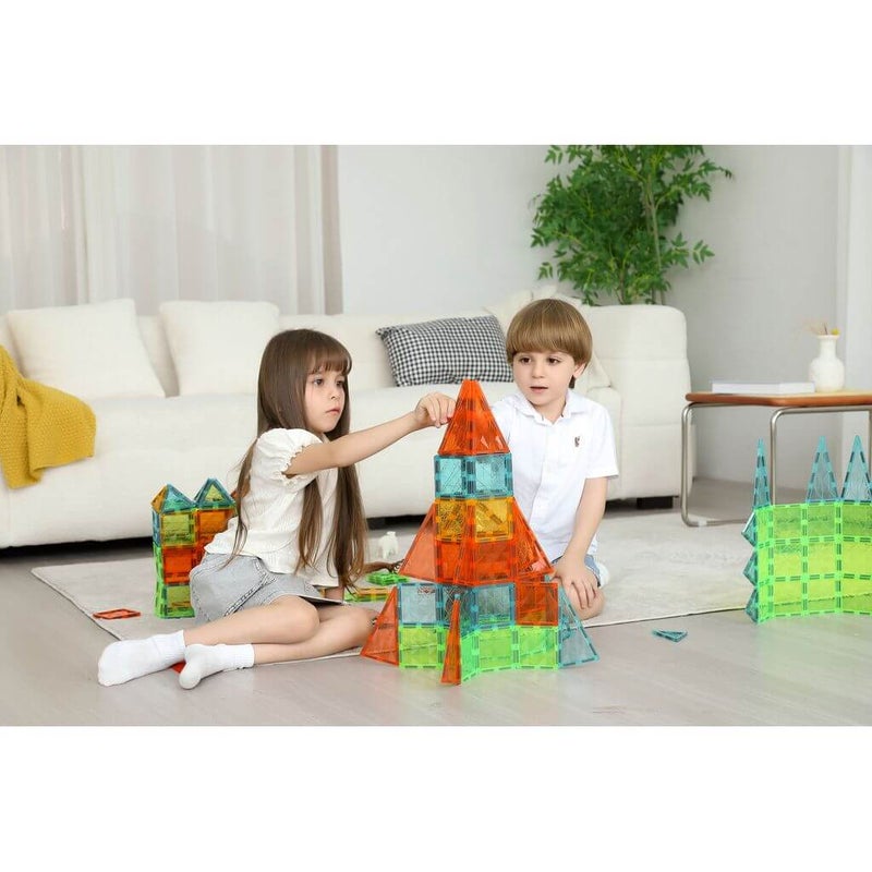 Lapset leikkiv&auml;t Geomag Magnetic Tiles Gems magneetirakentelusarjalla